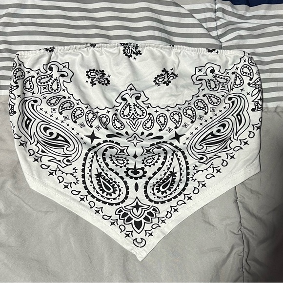 Crop top - Picture 1 of 2